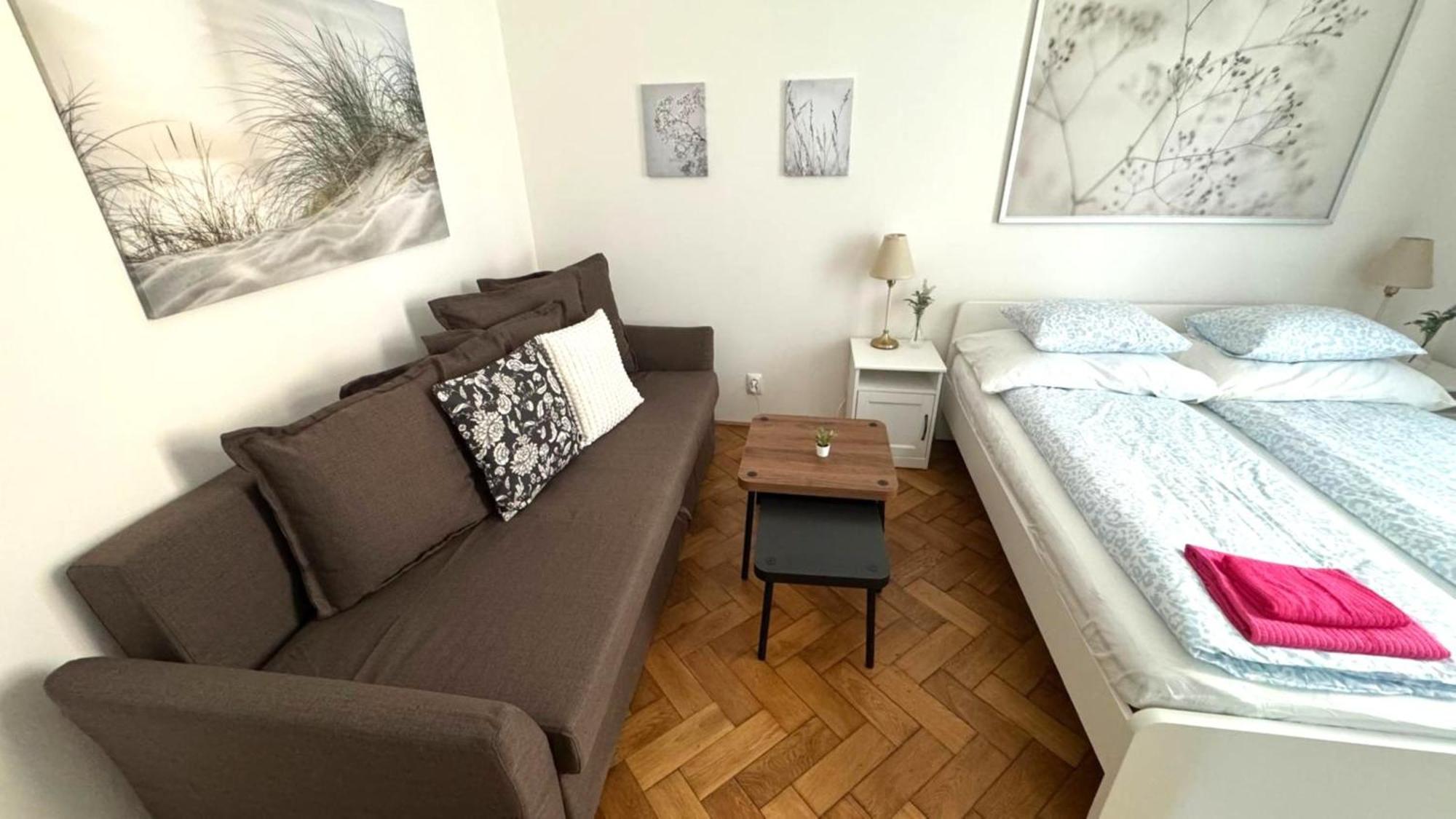 Side Street Apartment *