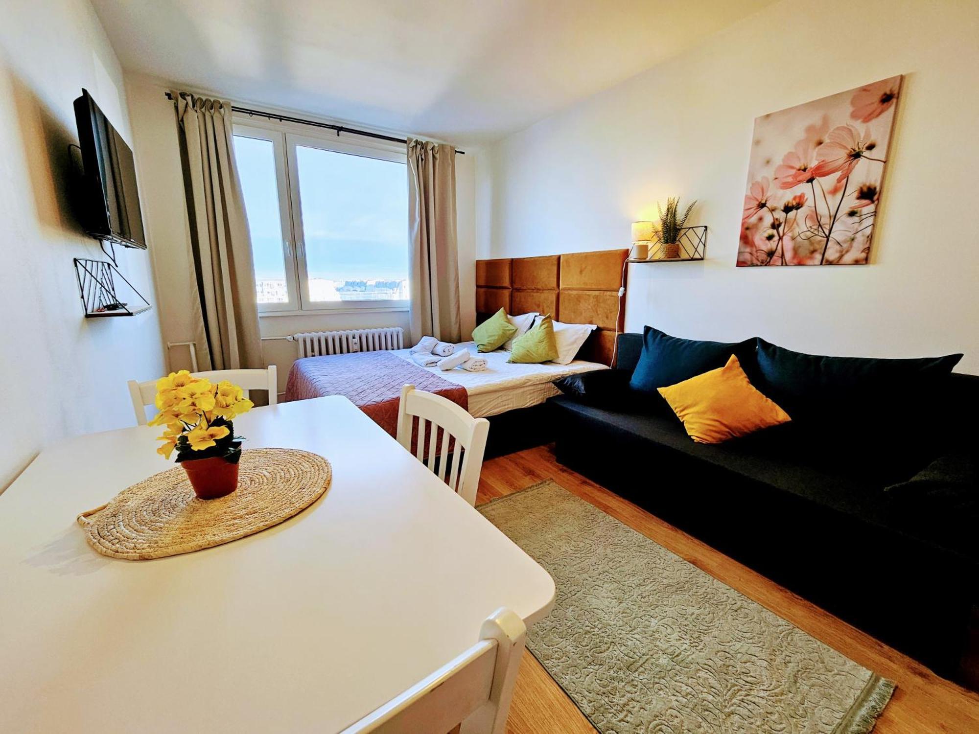 Apartmán Live-inn Hotel-style 5 Apartments, 20 Mins To Centre, Gym, Reception, Free Parking, Lift, Roof Terrace & Game Praha