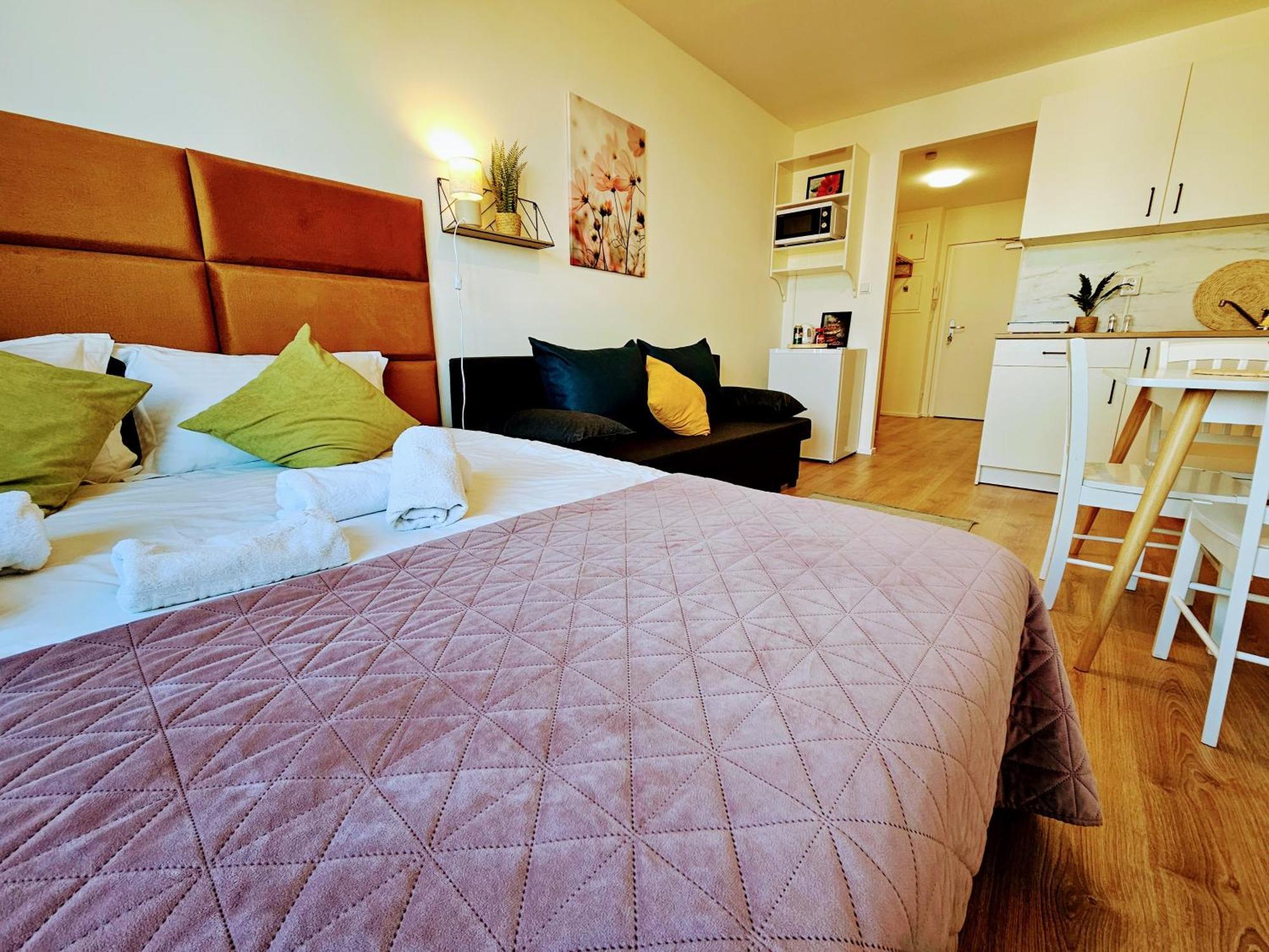 Apartmán Live-inn Hotel-style 5 Apartments, 20 Mins To Centre, Gym, Reception, Free Parking, Lift, Roof Terrace & Game Praha