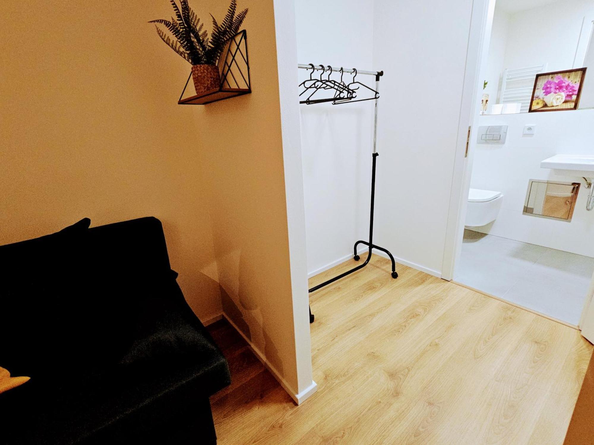 Apartmán Live-inn Hotel-style 5 Apartments, 20 Mins To Centre, Gym, Reception, Free Parking, Lift, Roof Terrace & Game Praha