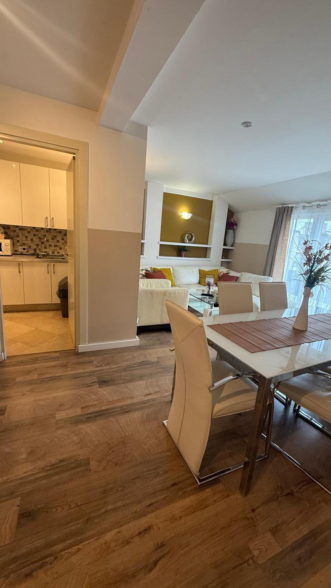 Central 3Bdr Penthouse With Terrace&Ac Apartment
