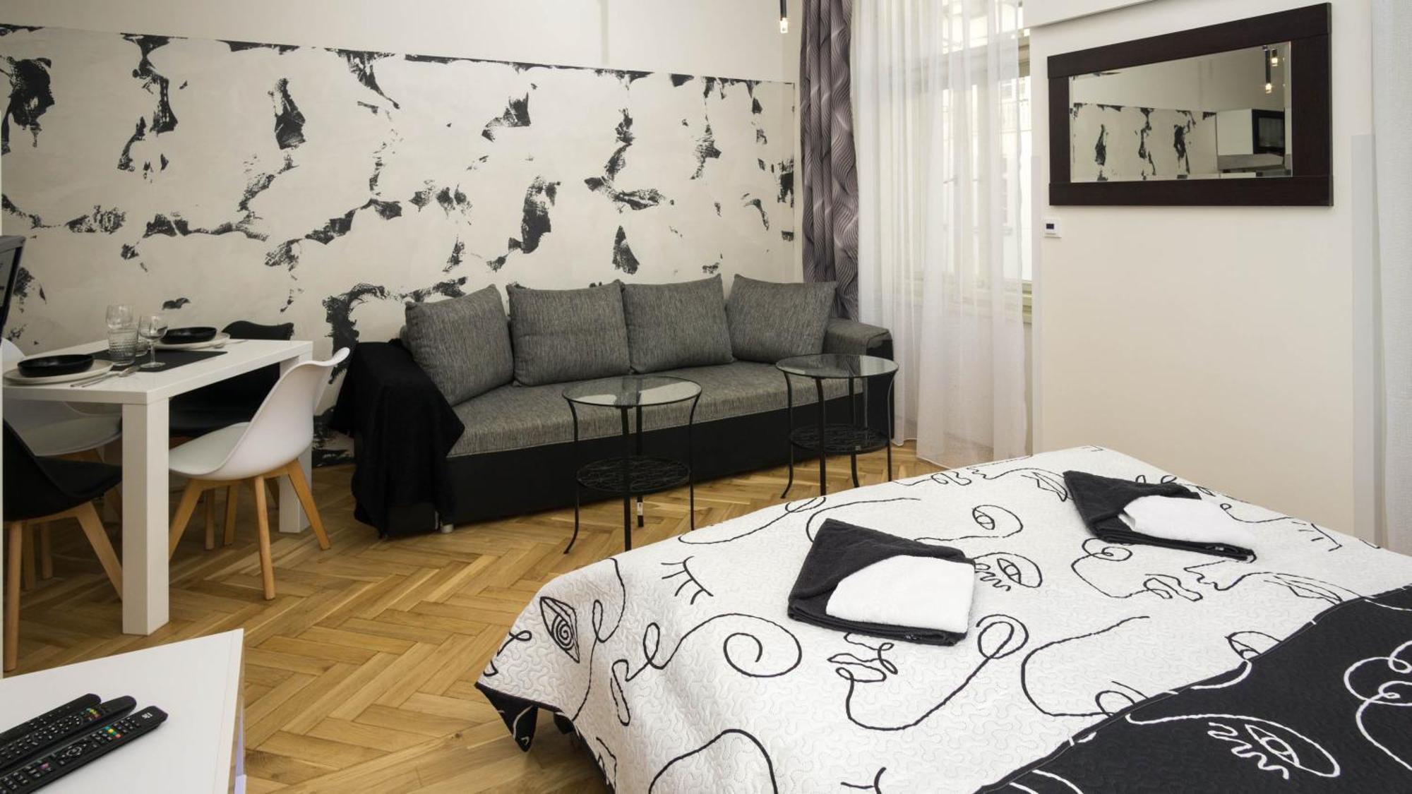 Black & White By Wenceslas Square And Muzeum *