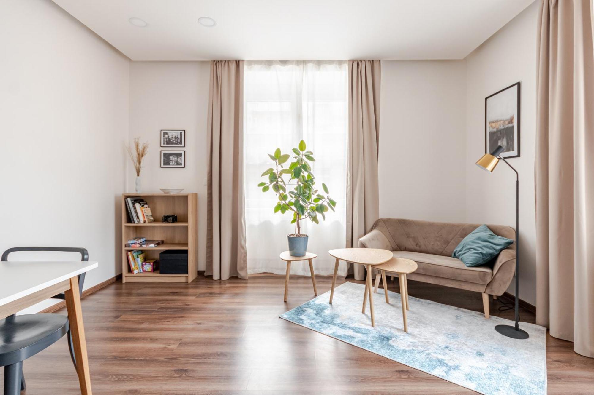 Charm Deco Near Old Town, All-friendly Apartmán
