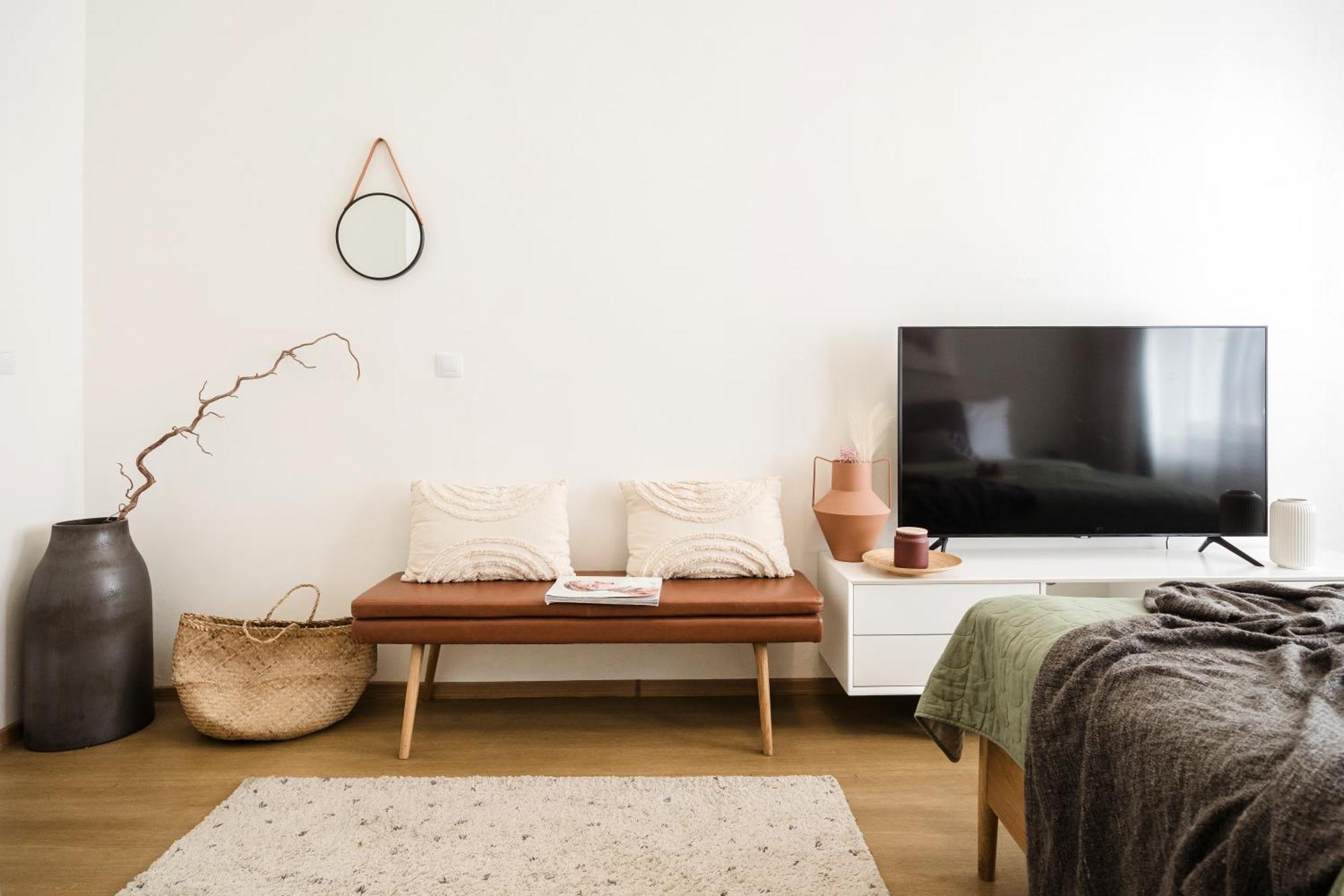 Days - Sunlit 1bdr - Netflix - Yet Quiet - New Town