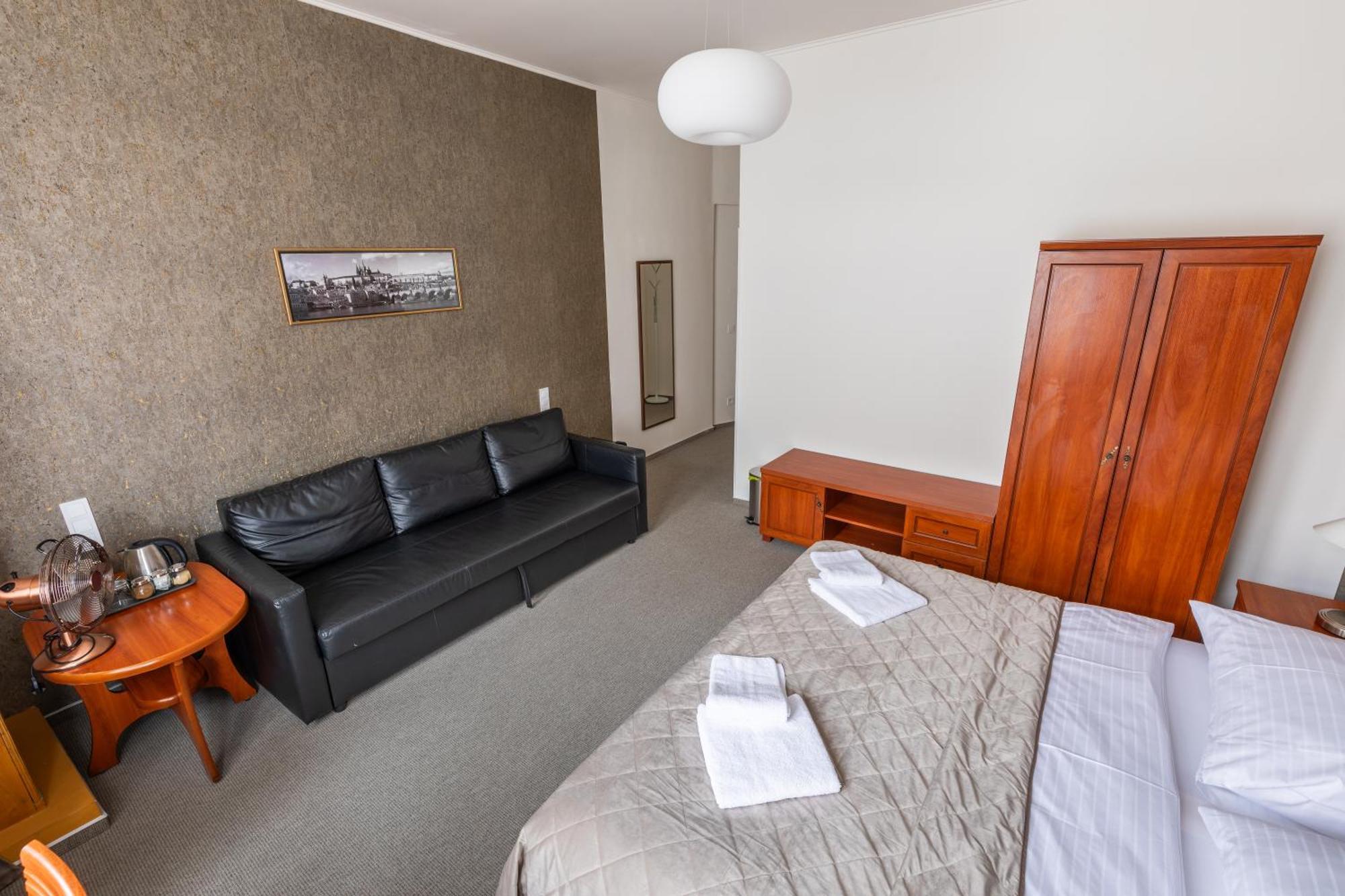 Kafka Guest house *