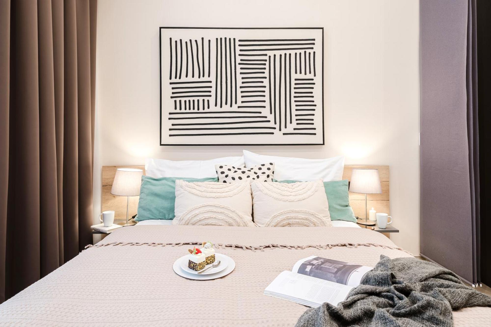 Days - Modern - 7 Min Wenceslas Square Apartment Prag