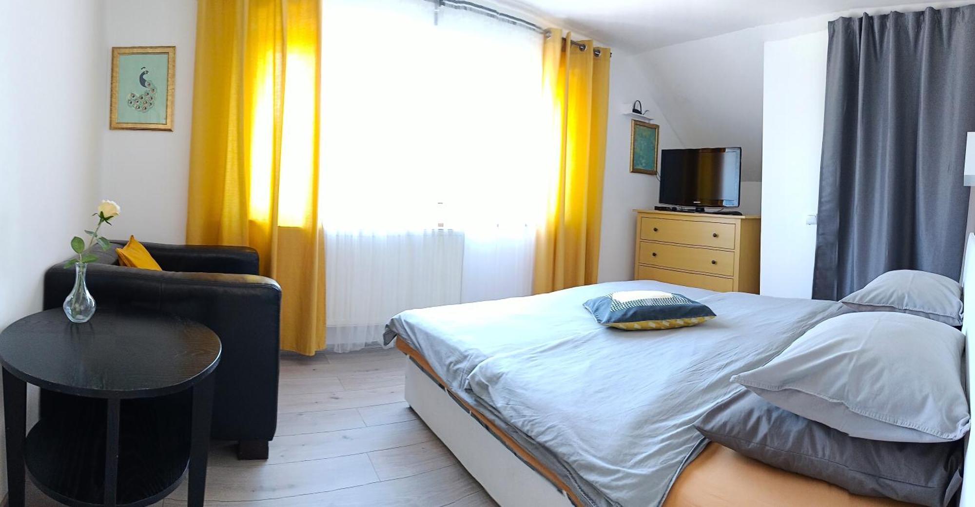 Cozy Gardens In Apartment Prag