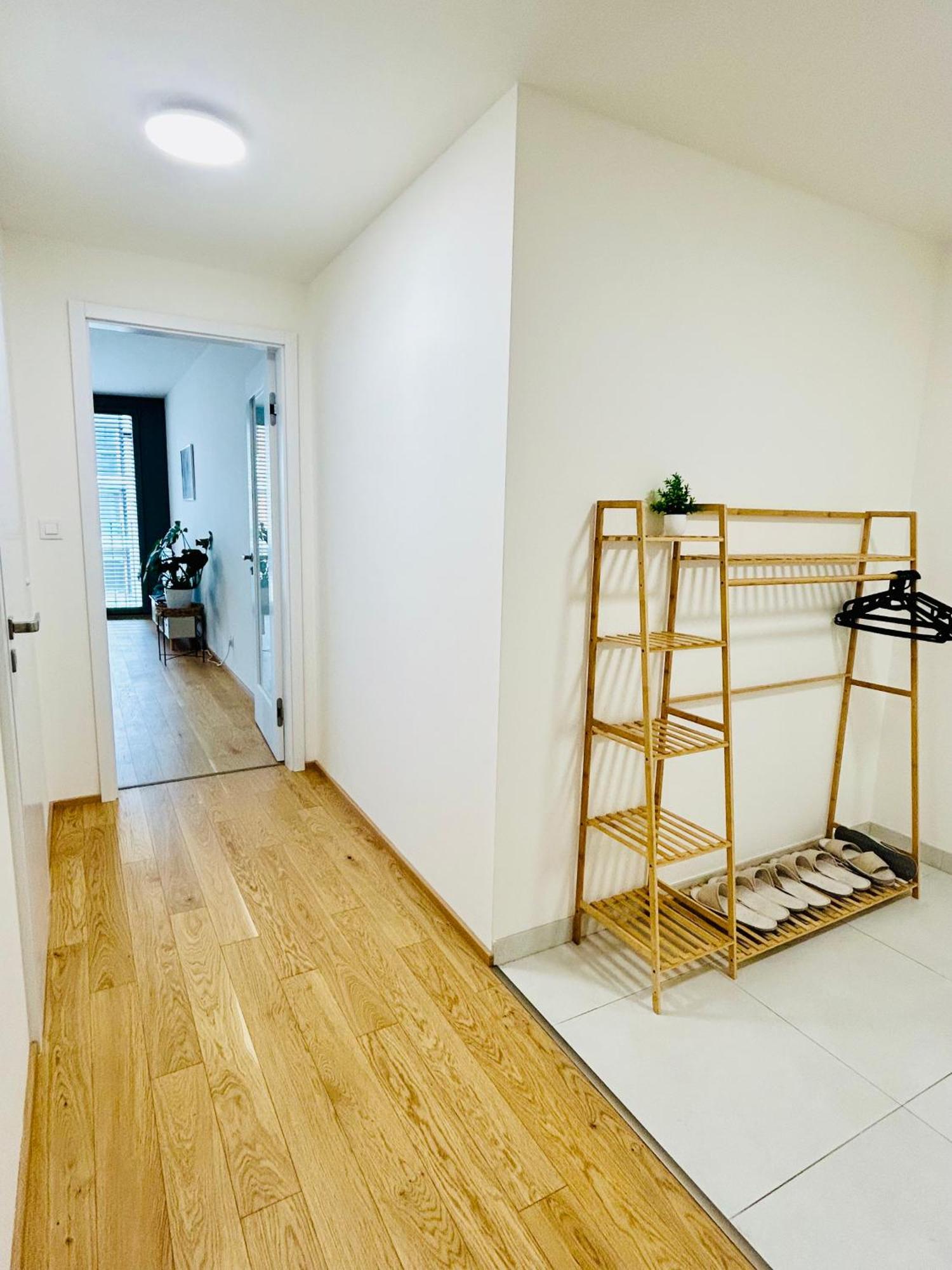 Apartment New Luxury At Andel Metro Station Prag