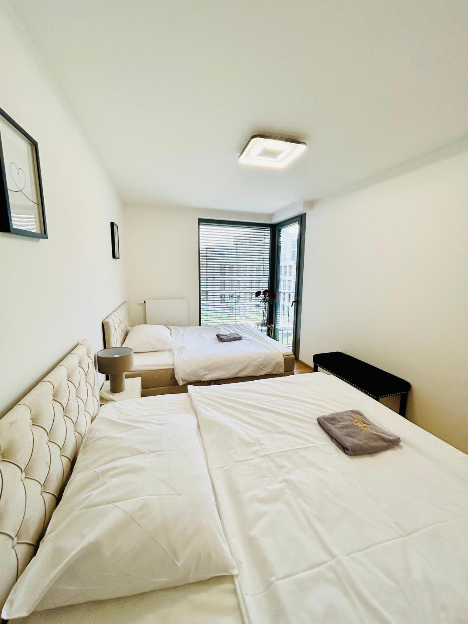 New Luxury At Andel Metro Station Apartment Prague