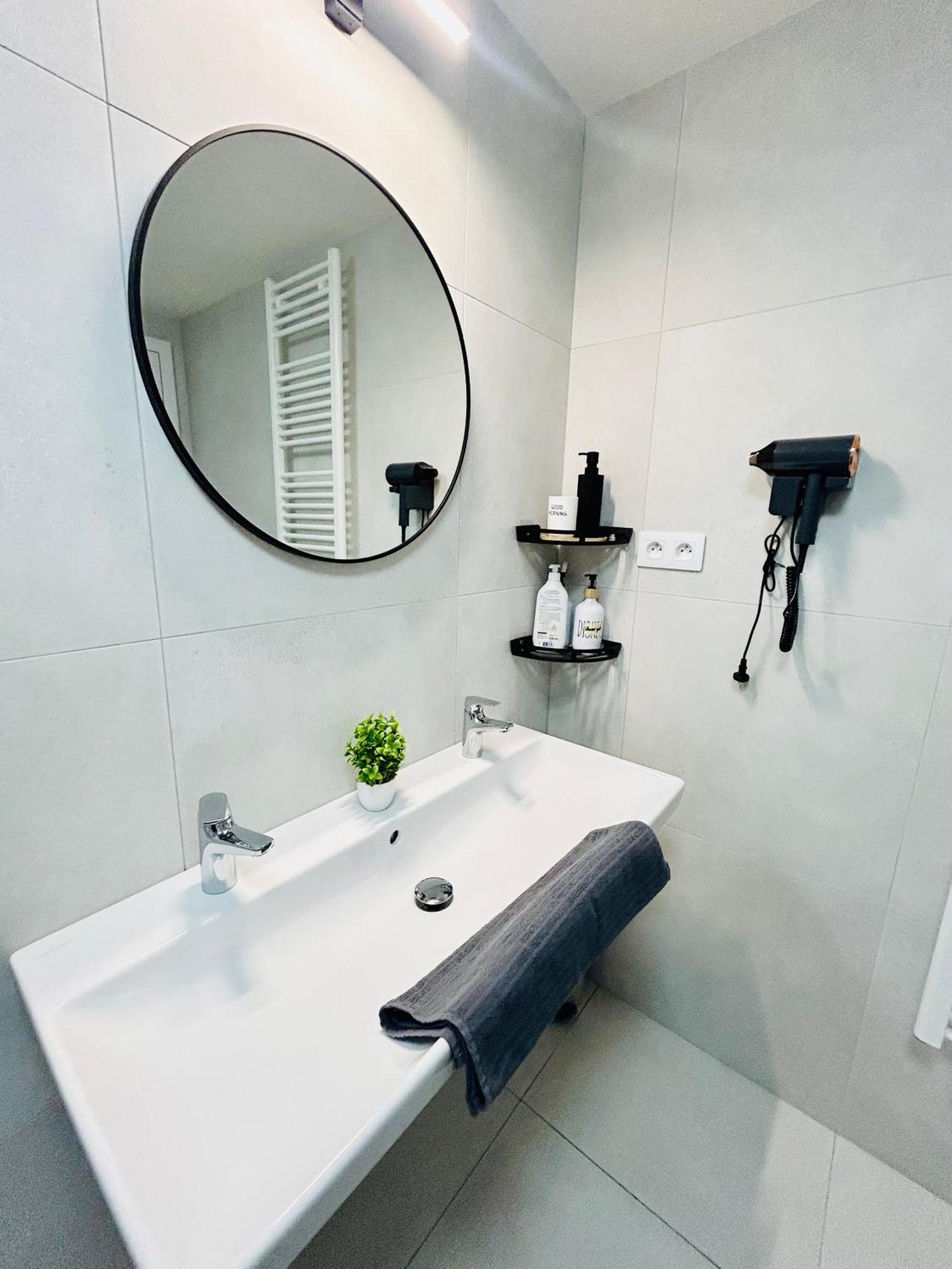 New Luxury At Andel Metro Station * Prague