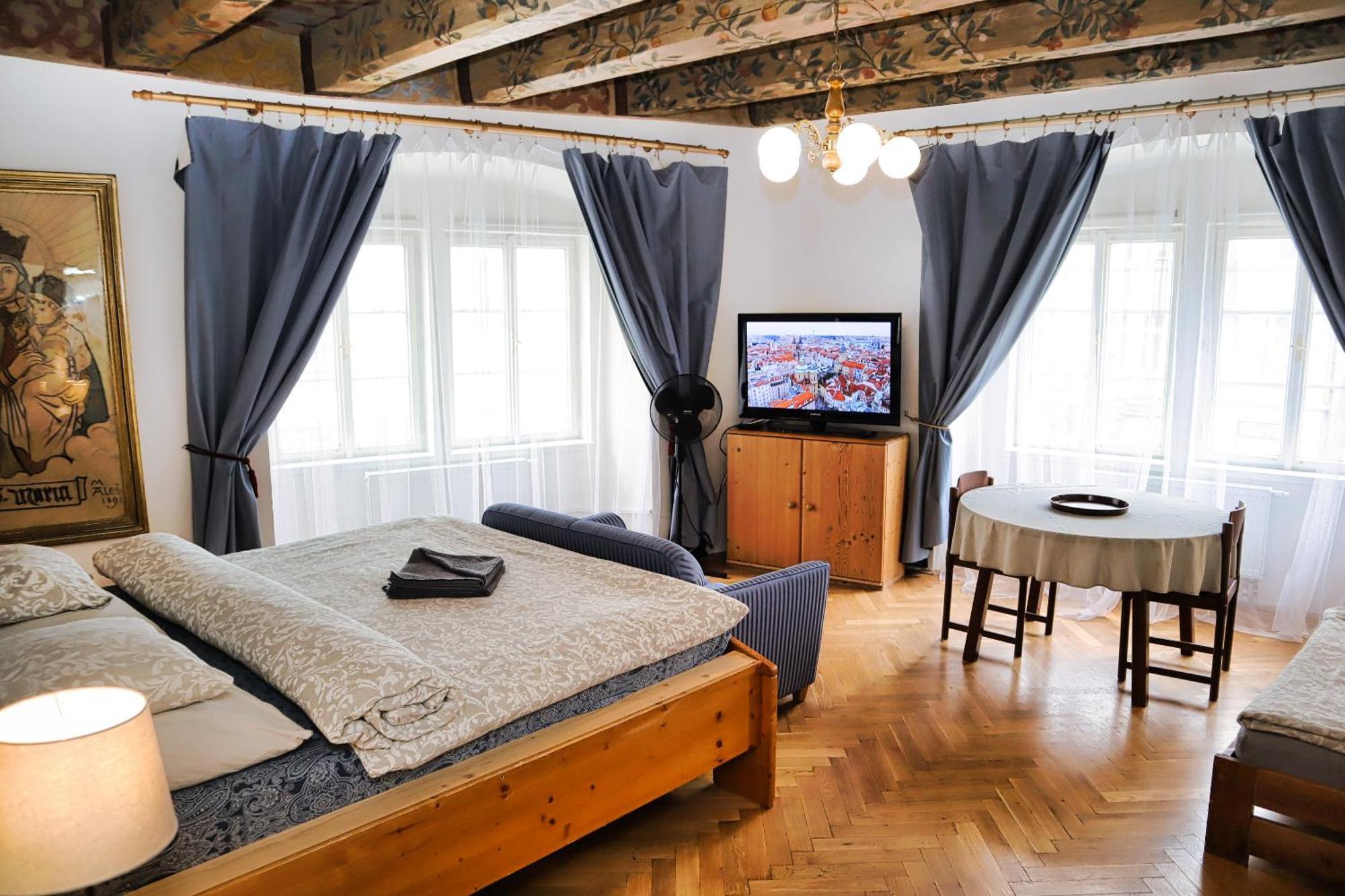 At The Blue Lion & Parking Assistance Apartment Prag
