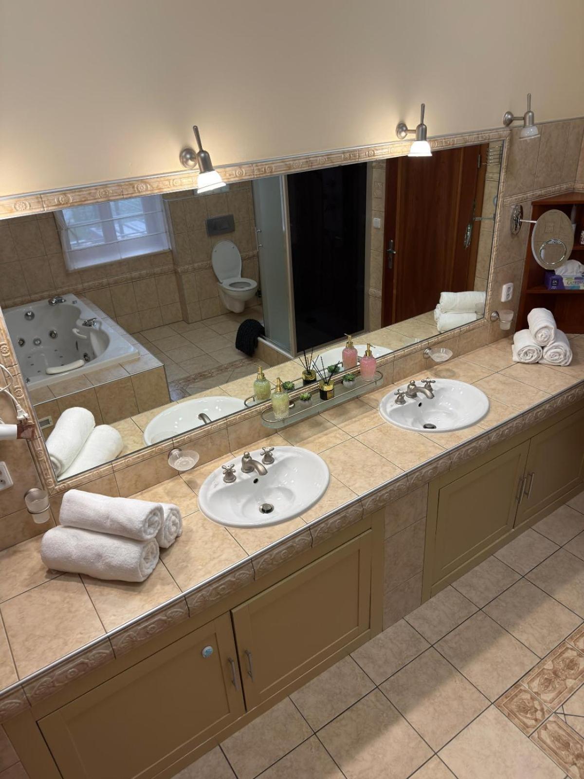 - Wellness, Pool, Jacuzzi, Sauna, Garden, Terraces