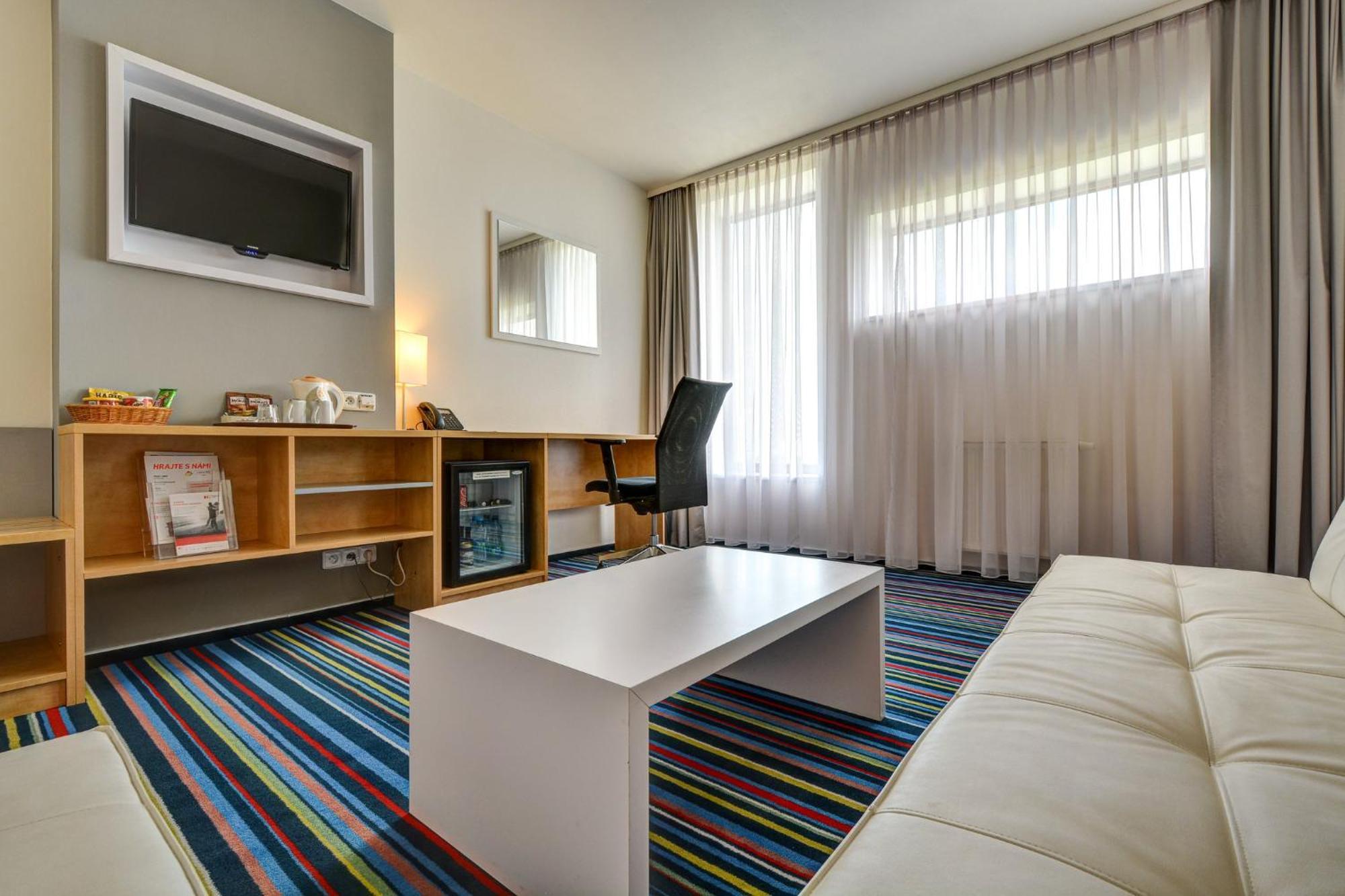Airport By Ihg Hotel 4*