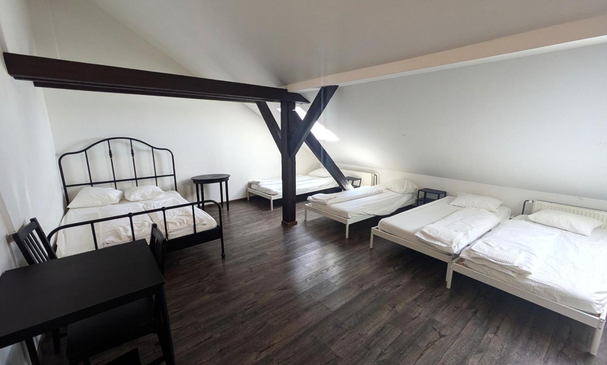 Clown&bard Hostel *
