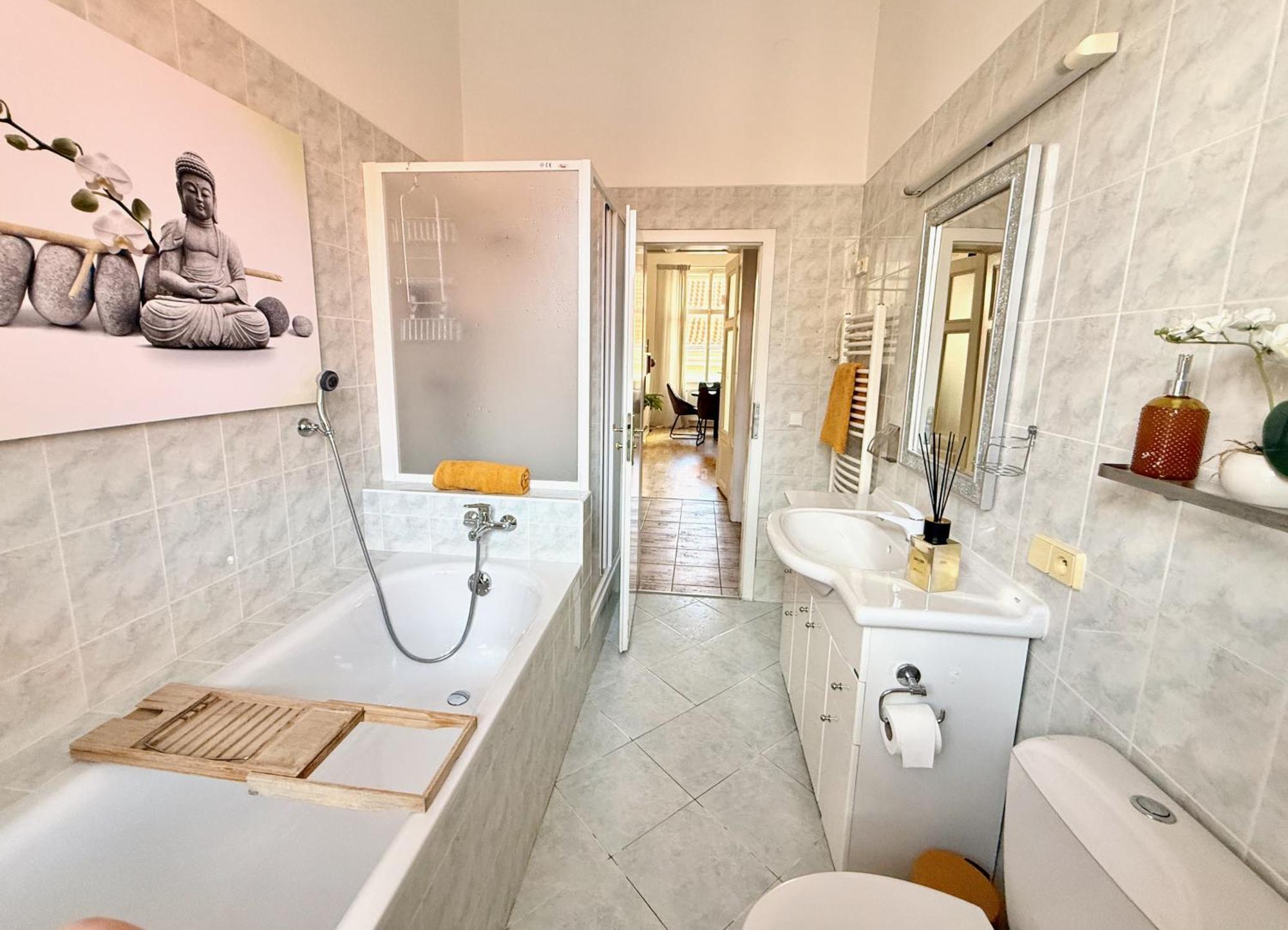 No1 Style & Design Xxl Centre Apartment