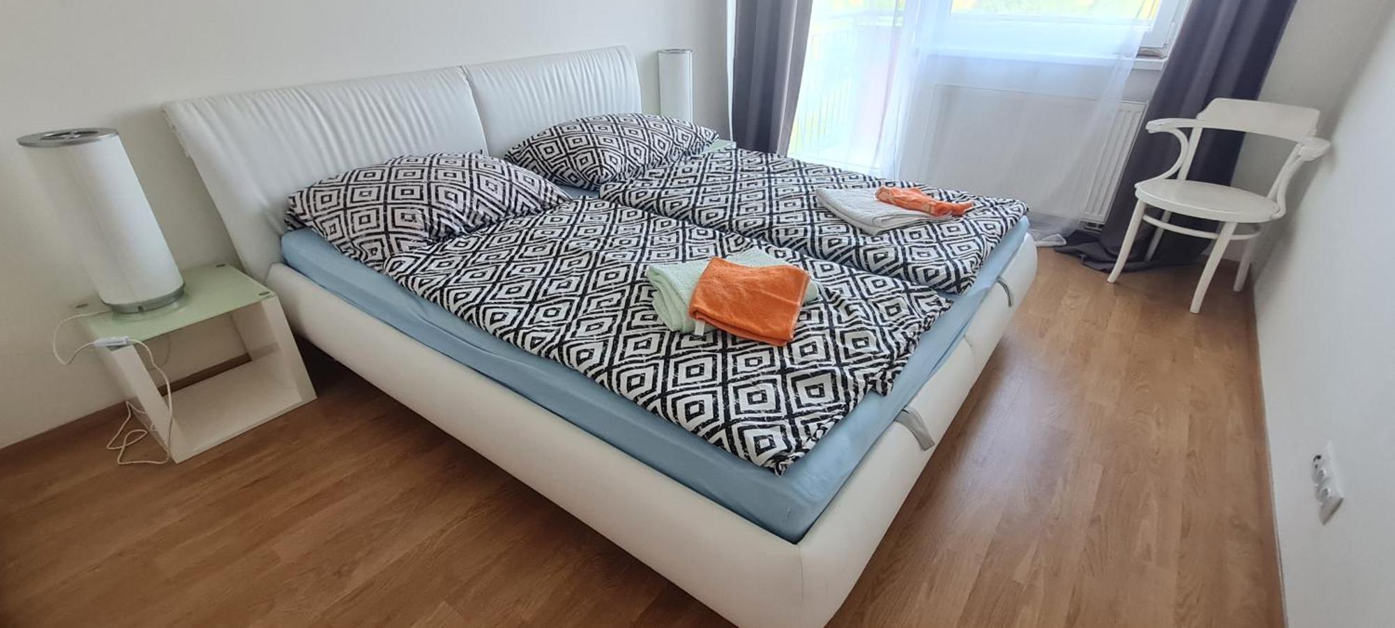 Prostorný 3 Pokojový S Dvěma Terasami Apartmán Praha