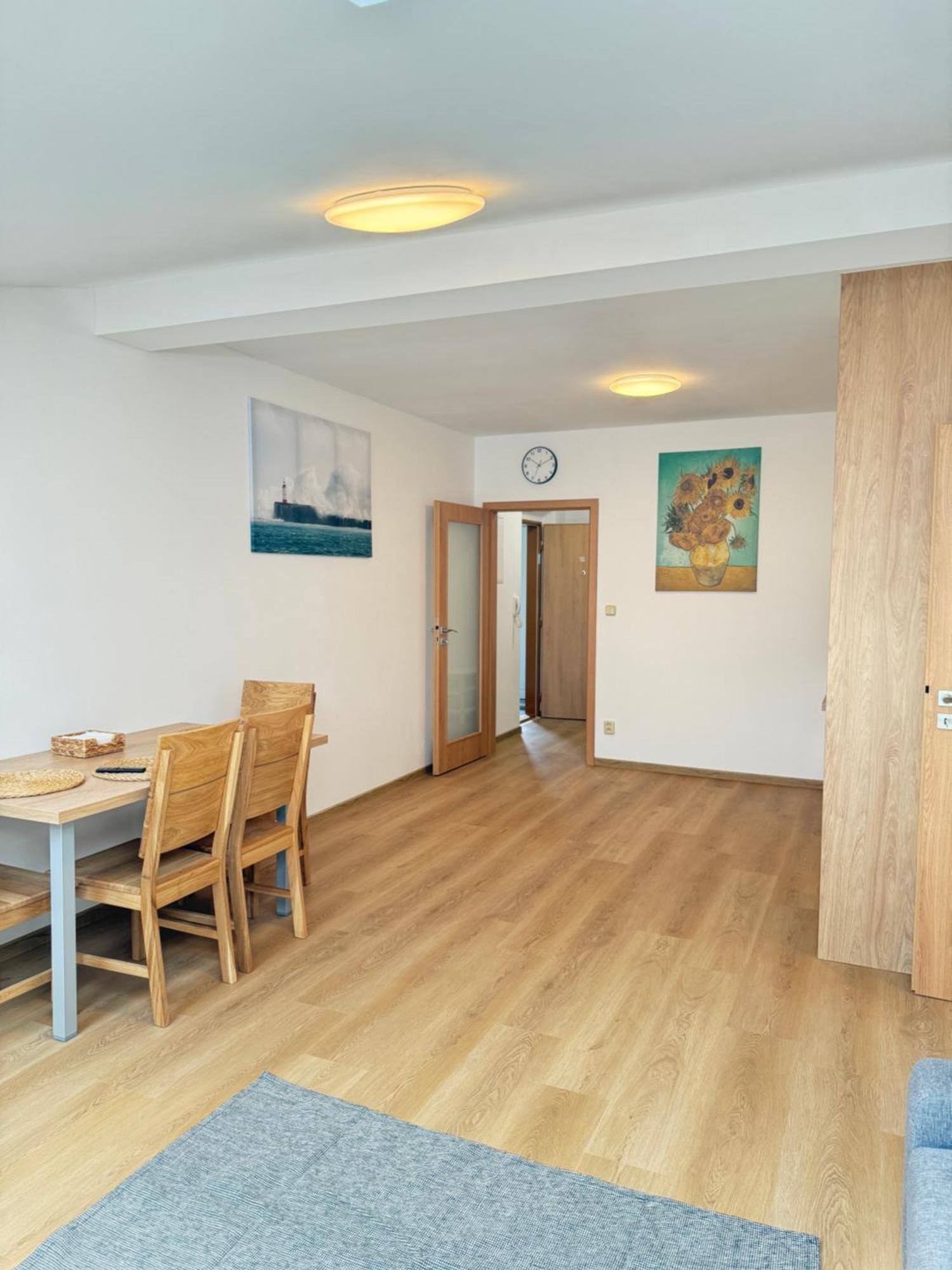 Riverside Apartmán *
