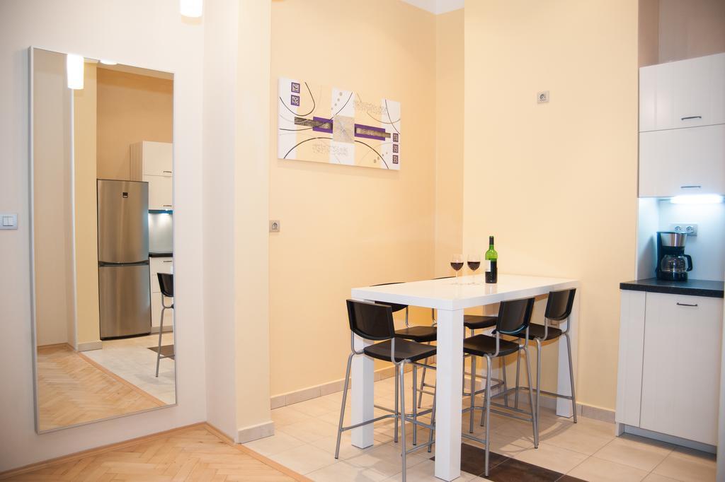 4bdr Meeting Point By Ruterra Apartment Prag