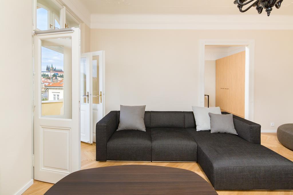 Luxury D22 * Prag