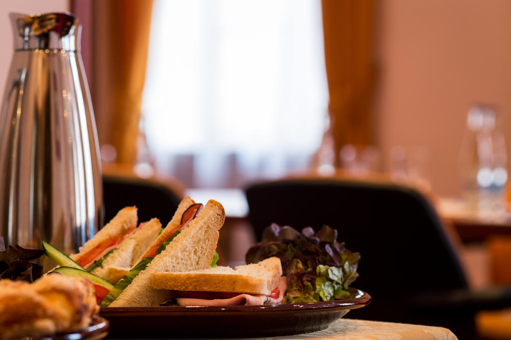 Selsky Dvur - Bohemian Village Courtyard Hotel