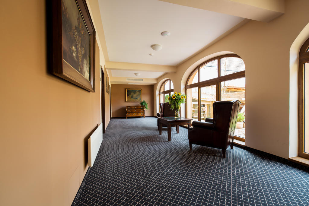 Selsky Dvur - Bohemian Village Courtyard Hotel