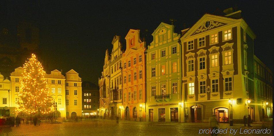 Old Town Square By Emblem Aparthotel