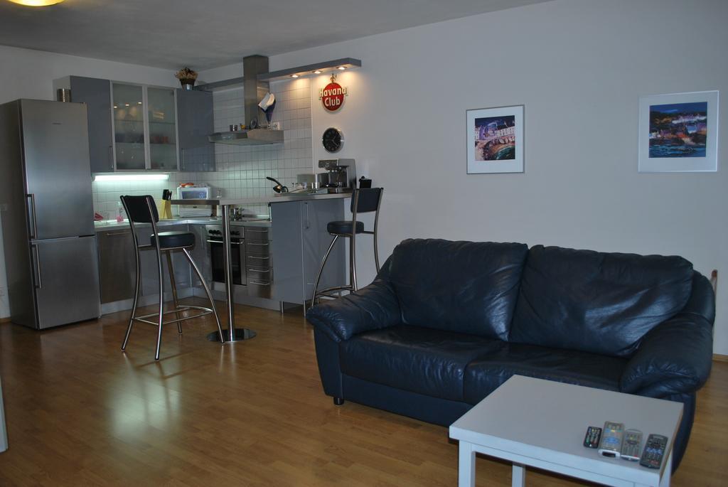 Apartment Chotesovska With Parking Place Prag