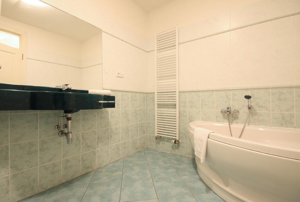 Quadrio Bedroom Apartment Prag
