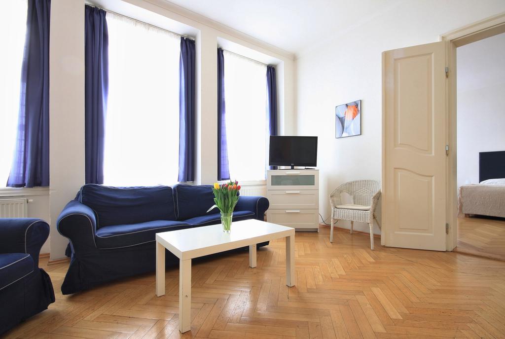 Quadrio Bedroom *