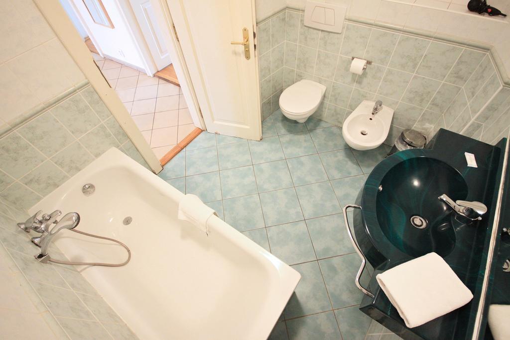 Quadrio Bedroom *