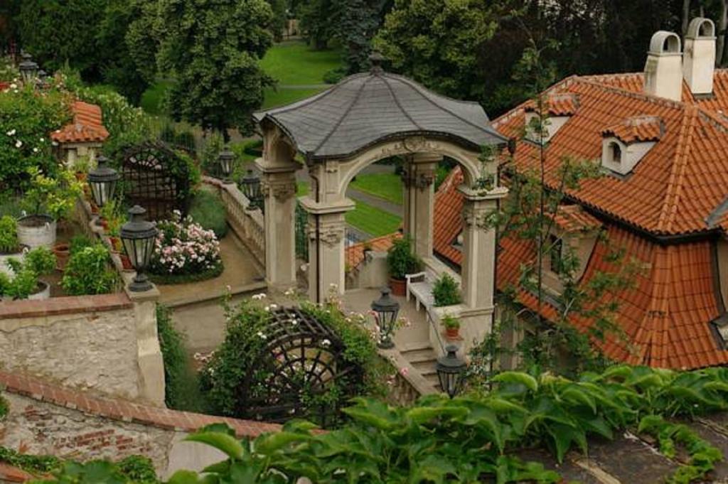 Dum U Cerneho Beranka Prague