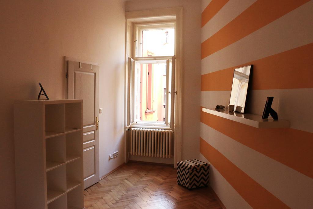 Charming Apt W Balcony Old Town