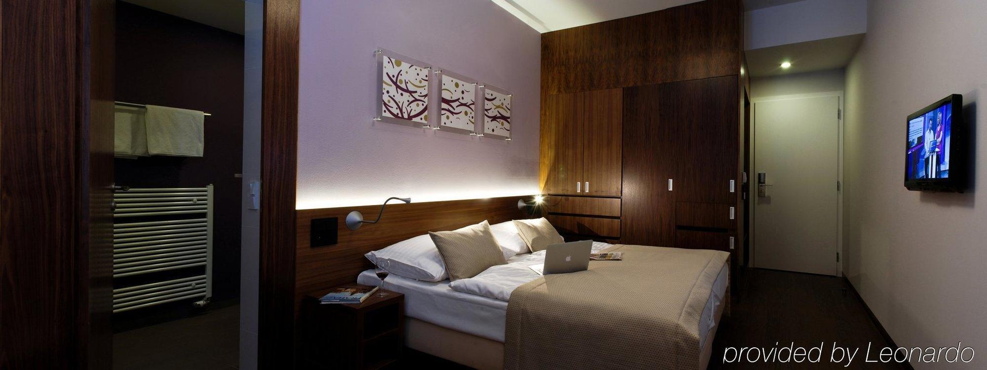 Hotel Carol