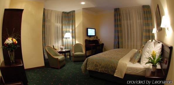 Ea Downtown Hotel