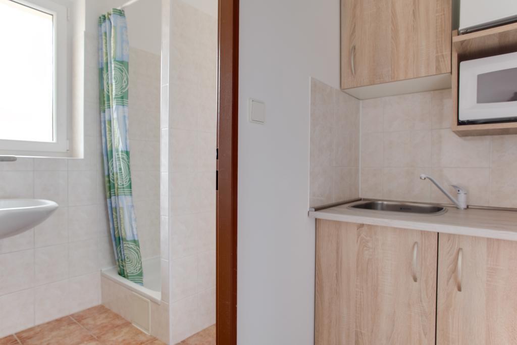 Hostel Holeckova Prague