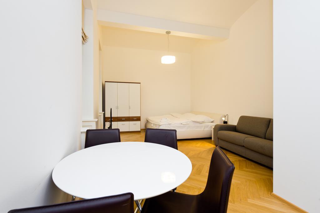 Modern Všehrdova Apartmán *