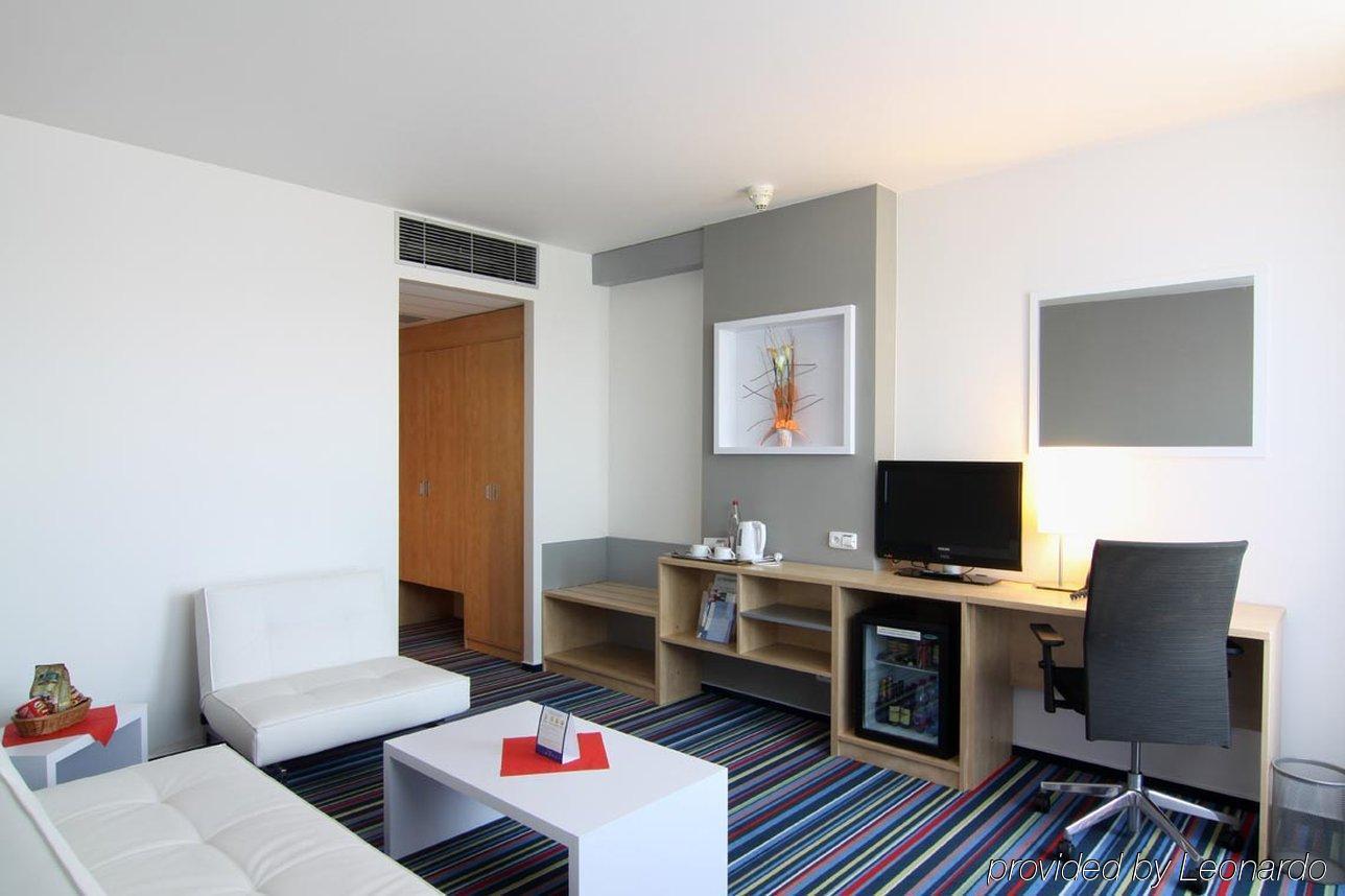 Hotel Airport By Ihg Prag