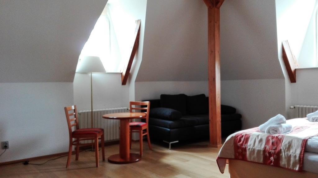 Gasthof Jana - Domov Mladeze 2*