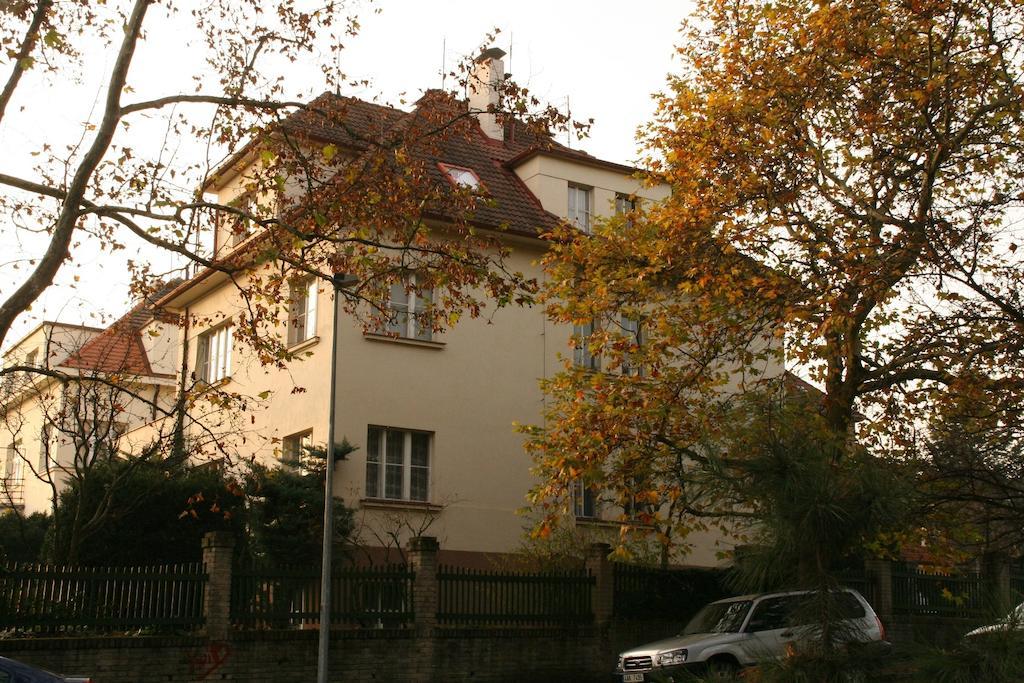 Bed & Breakfast Dd *