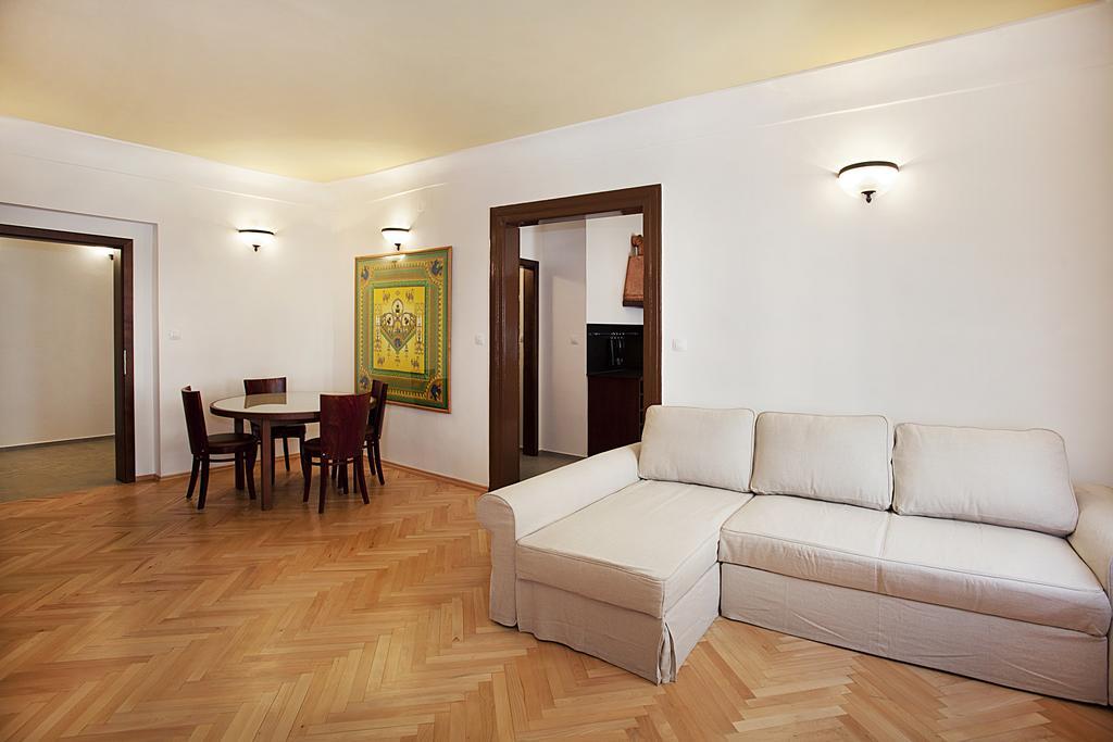 Apartment Thunovska
