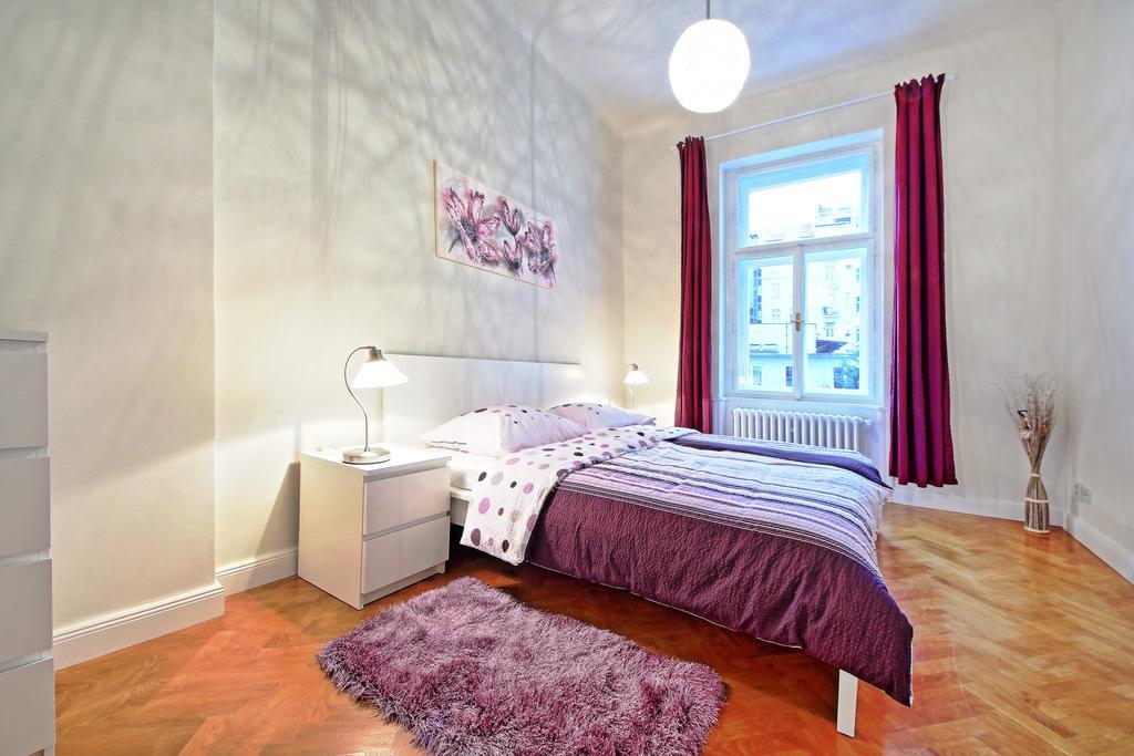 Apartment Italska One