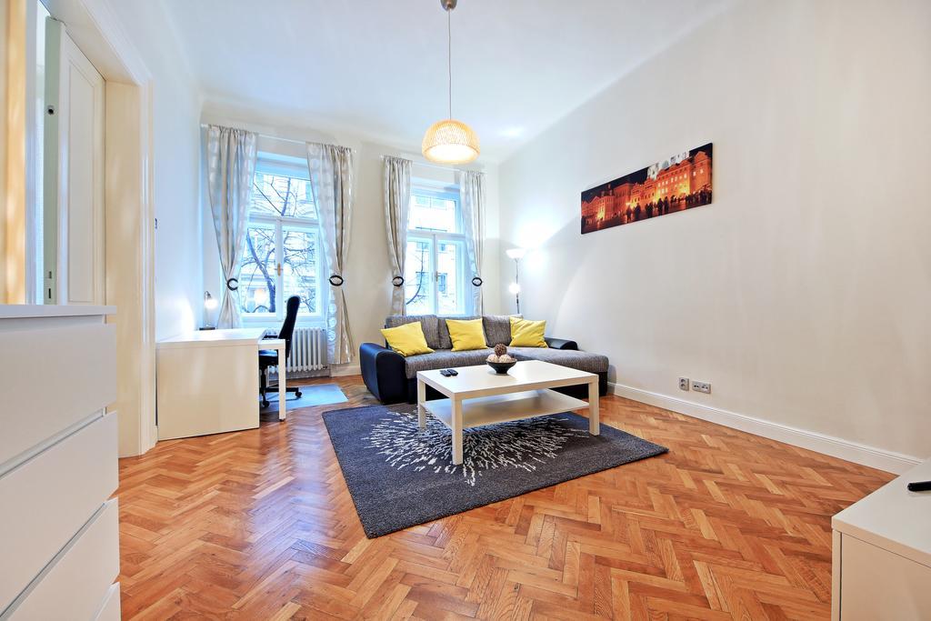 Apartment Italska One
