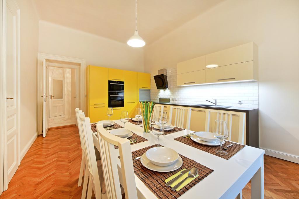 Apartment Italska One *