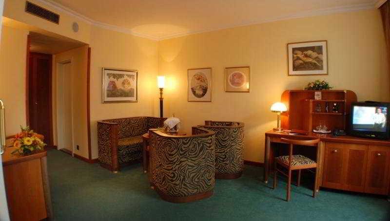 Ea Royal Esprit Hotel