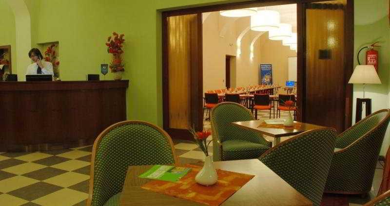 Ea Downtown 4*