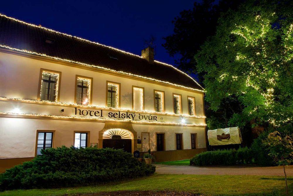Selsky Dvur - Bohemian Village Courtyard Hotel Prag