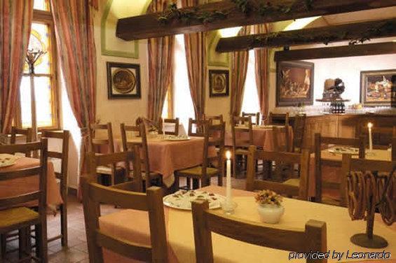 Selsky Dvur - Bohemian Village Courtyard Hotel 4*