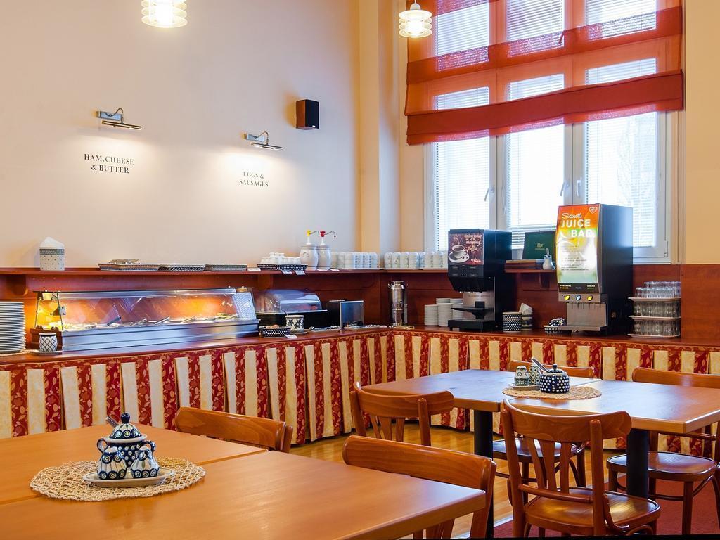 Cloister Hotel