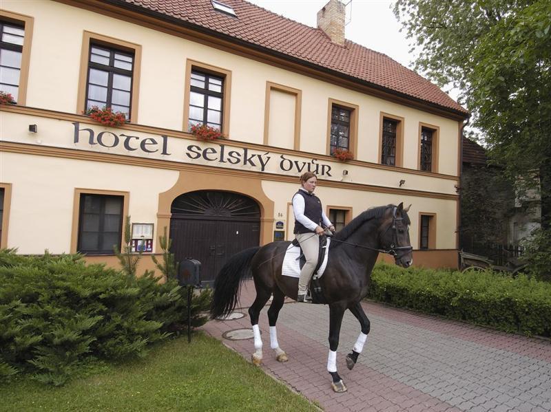 Hotel Selsky Dvur - Bohemian Village Courtyard Prag