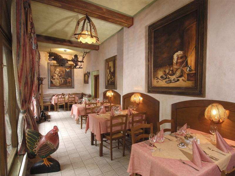 Hotel Selsky Dvur - Bohemian Village Courtyard